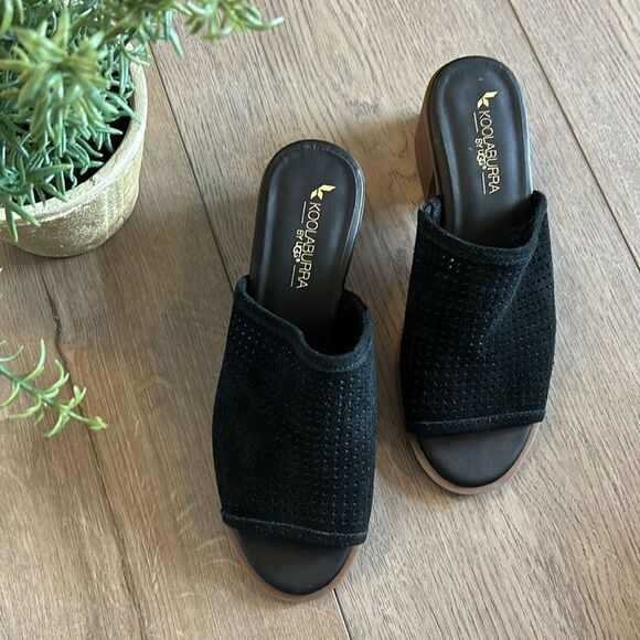 LIKE NEW KOOLABURRA BY UGG RAYCHEL SLIDE SANDAL IN BLACK SUEDE 6.5 - Picture 2 of 10